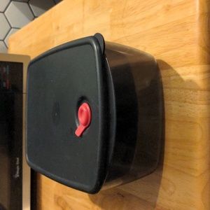 Vintage vent n serve tupperware